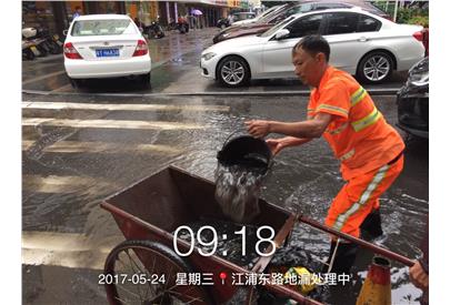【暴雨讓人出行難 美保環(huán)境來幫忙】---記美保環(huán)境雨后及時處理積水